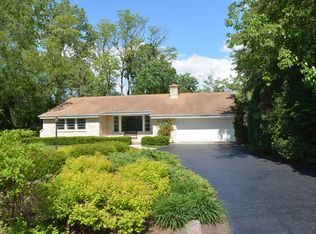 385 Chiltern Dr, Lake Forest, IL 60045