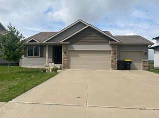 570 NE Badger Ln, Waukee, IA 50263