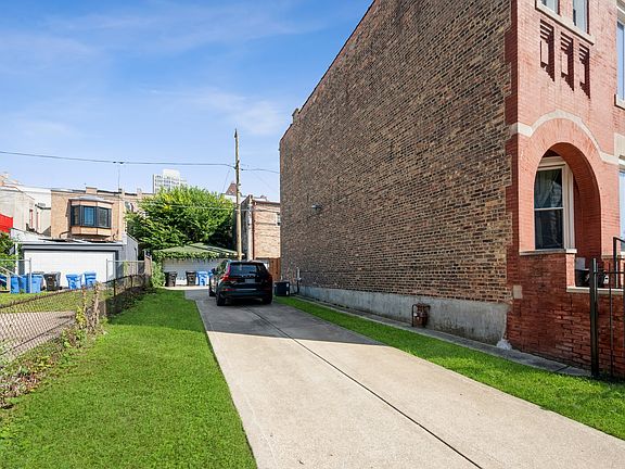 3rd image of 3629-3631 S Calumet Ave