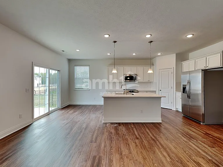 1037 Castor Dr — Photo 4