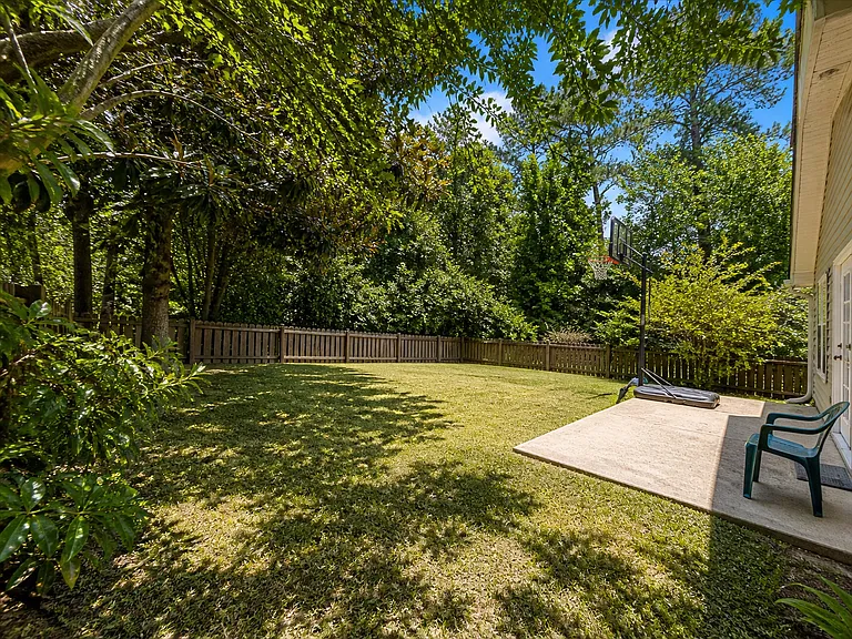 2120 Heathrow Dr — Photo 12