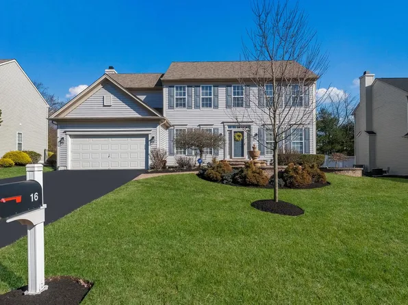 16 Thornbury Ln, Newtown, PA 18940