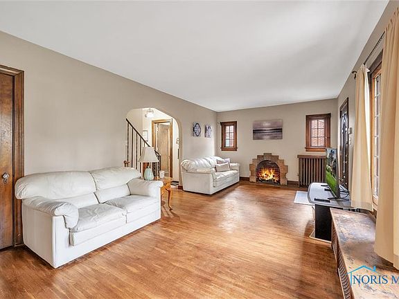 3rd image of 2331 Grantwood Dr