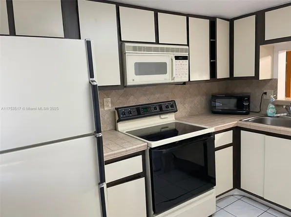 300 NW 107th Ave APT 106, Miami, FL 33172