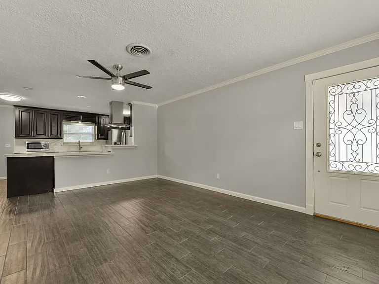 1125 Grace St — Photo 5