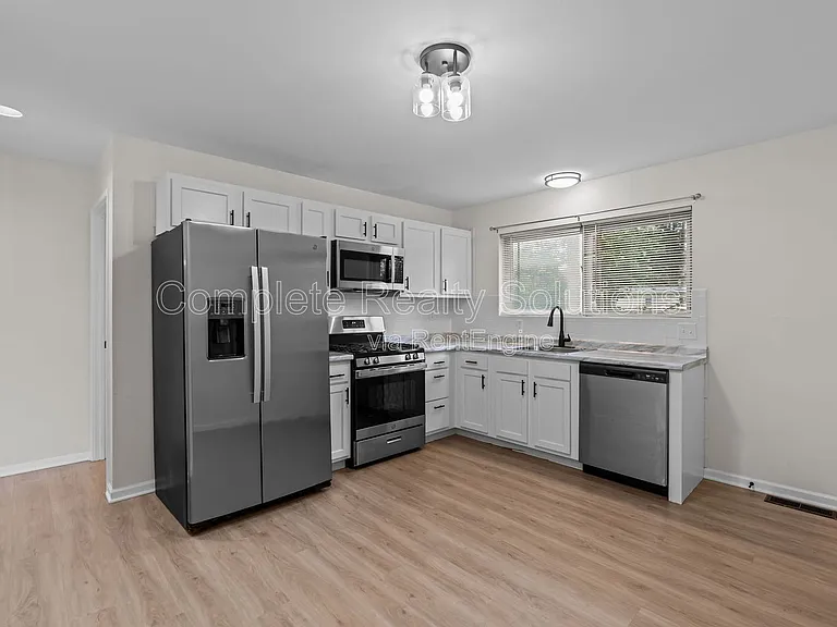 560 Bardot Dr — Photo 12