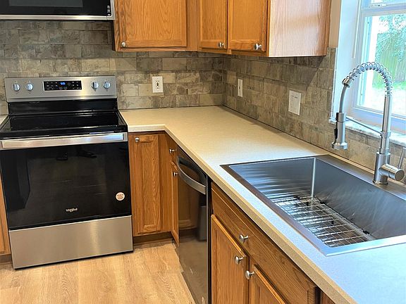 Kitchen: All new appliances, designer sink, backsplash.