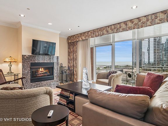 3rd image of 445 E North Water St APT 1103