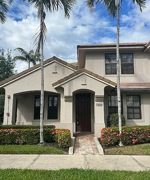 Townhouse, left side of "mansion" (Artesia's name for this style home