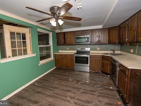 3rd image of 571 Fernwood Ln