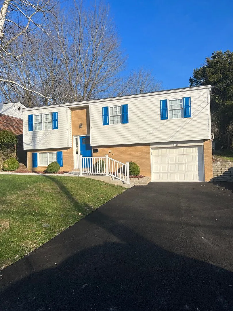 2516 Hill St photo 1