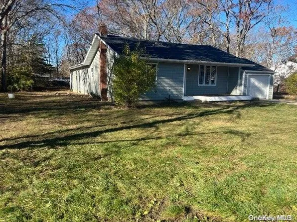 435 Starlight Drive, Shirley, NY 11967