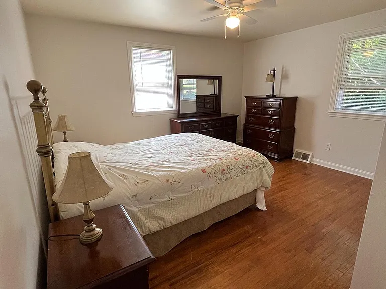 1213 Farmington Ln — Photo 24