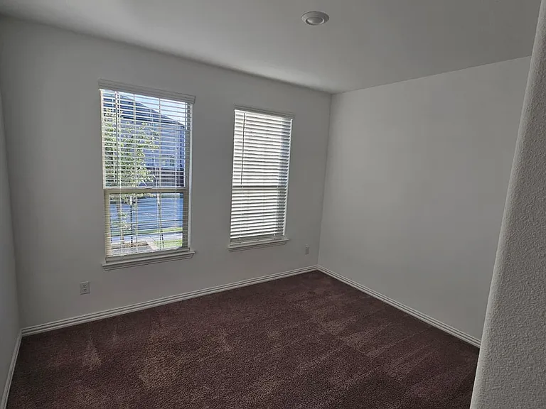 1022 Lakebend Ct — Photo 12