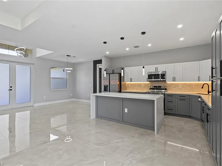 3307 6th SW — Photo 3