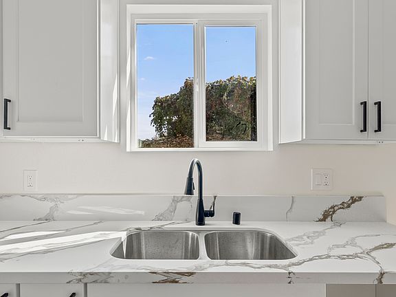 5th image of 3047 S Bronson Ave #1