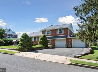 606 Hillside Ave, Brookhaven, PA 19015