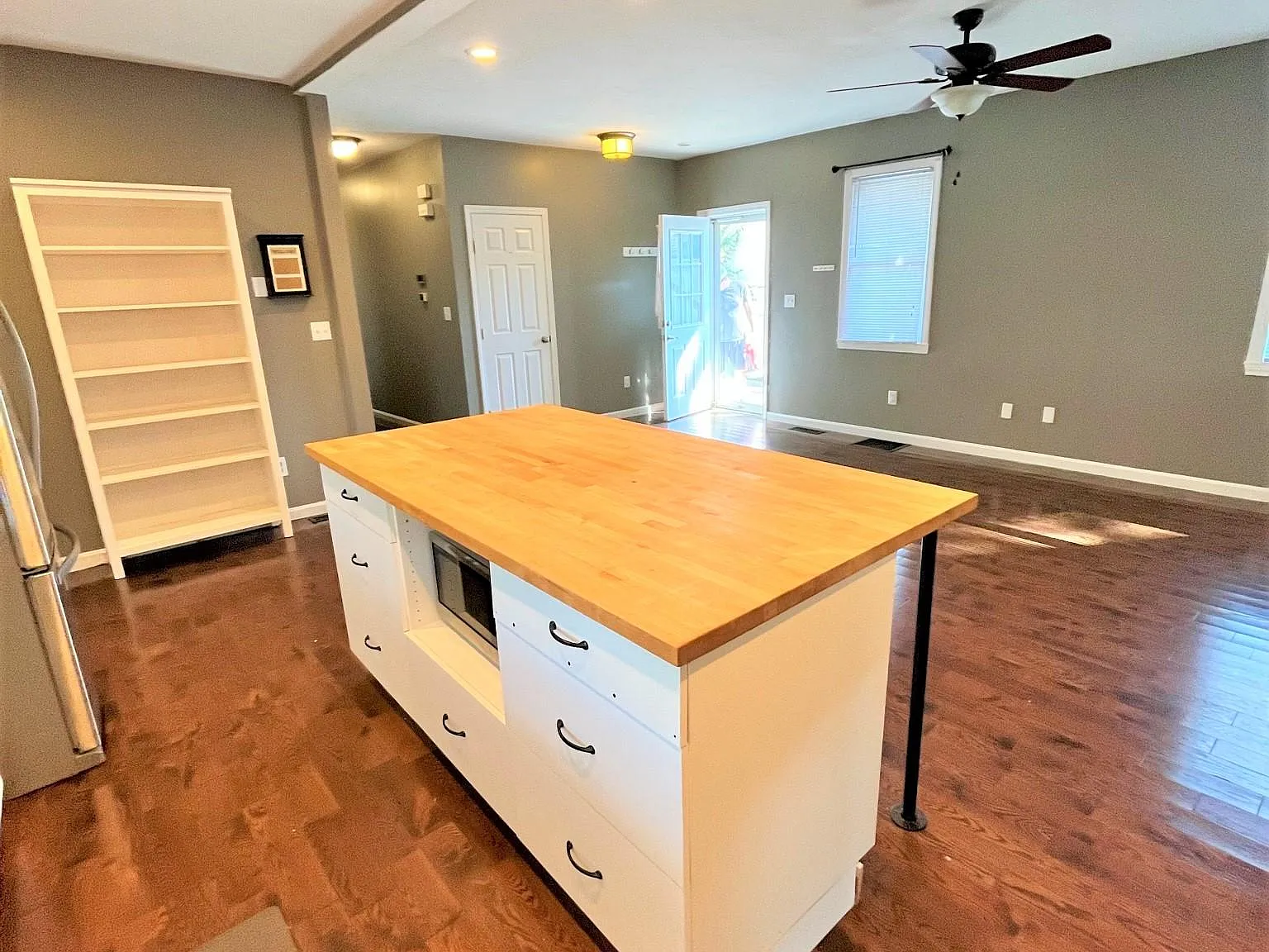 3 bed, 1800 sqft, $3,100 — Photo 2