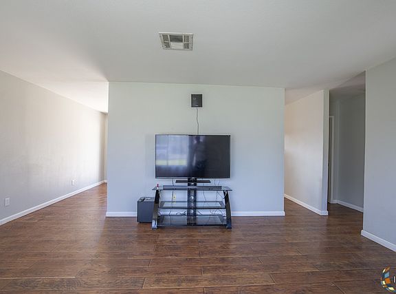 3rd image of 1673 Smoketree Dr