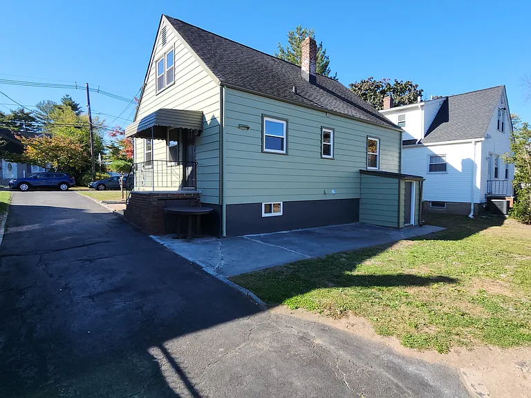 36 Liberty Ave — Photo 5