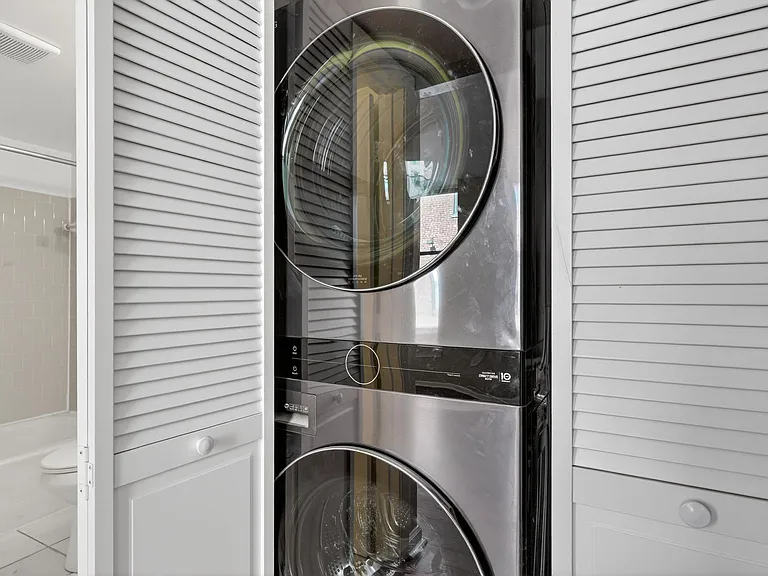 In unit Washer/Dryer