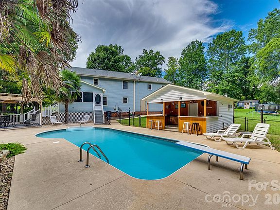 2nd image of 109 Falling Leaf Ln