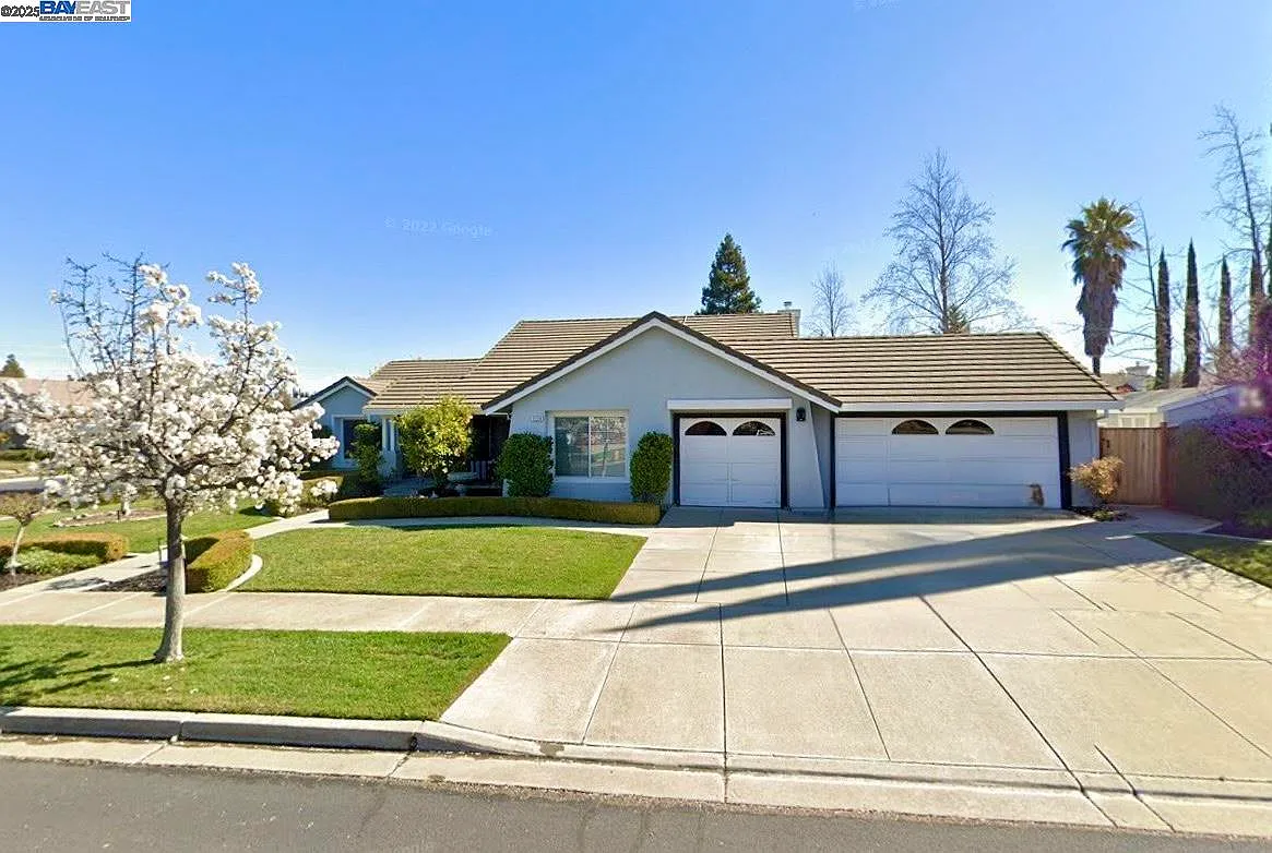 2228 Rhone Dr photo 1