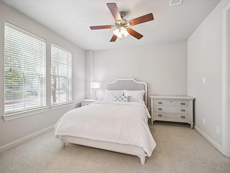 2048 Fannin Sta S — Photo 4