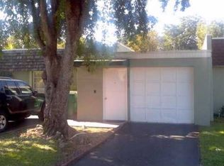 19127 W Lake Dr, Hialeah, FL 33015