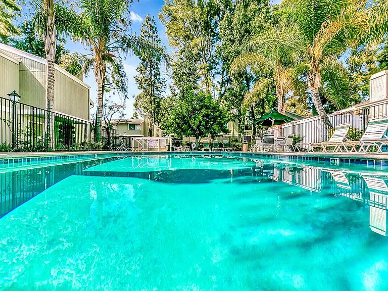22135 Burbank Blvd #4 — Photo 43