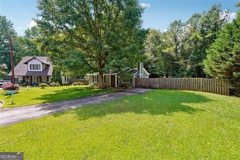 3 bed, 2.0 bath, 1023 sqft, $1,600 — Photo 2