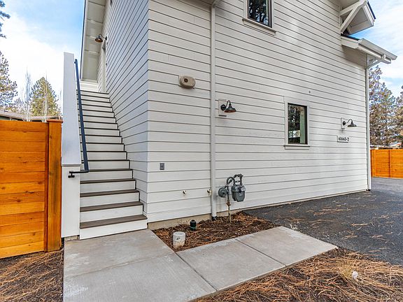 4th image of 61661 Woodriver Dr