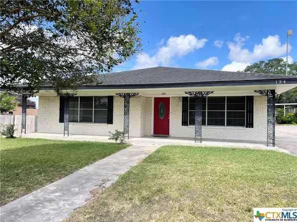 134 N Chilton Ave, Goliad, TX 77963