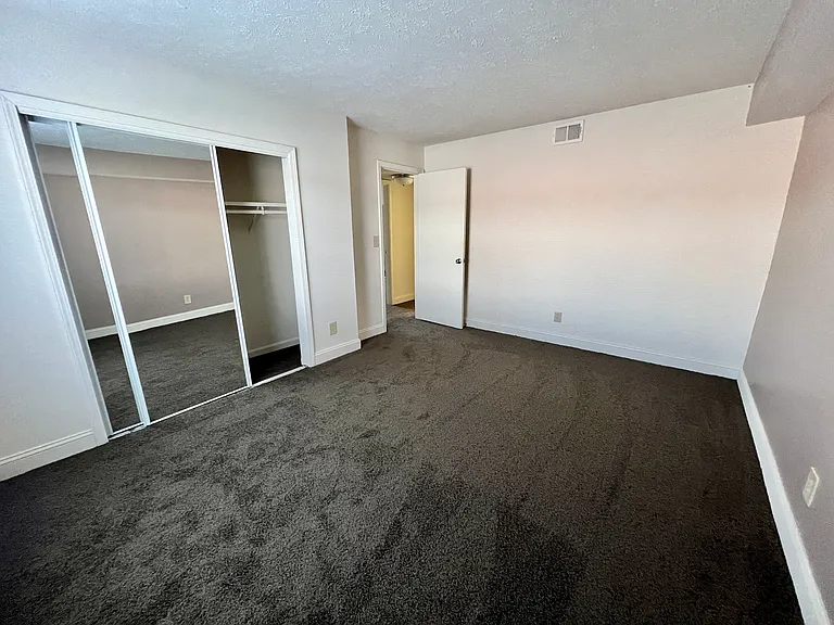 Derby Run Apartments — Photo 30