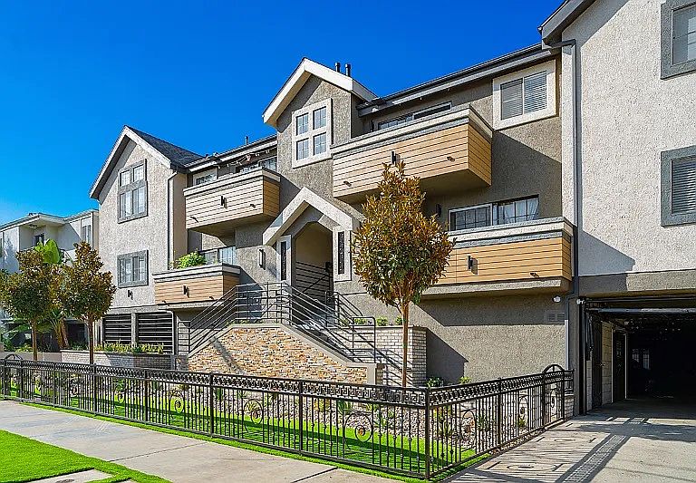 1st image of 5325 Denny Ave #103