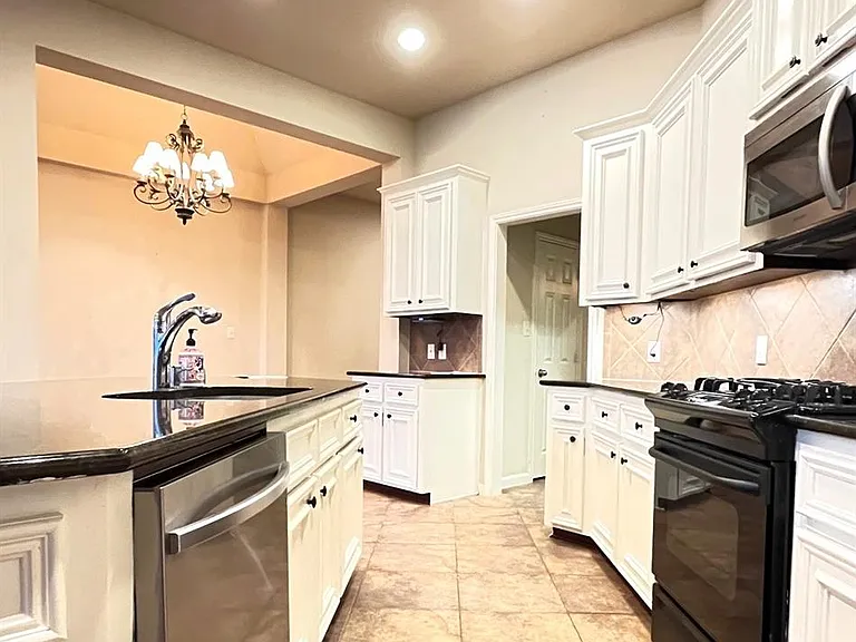 27926 Barberry Banks Ln — Photo 13