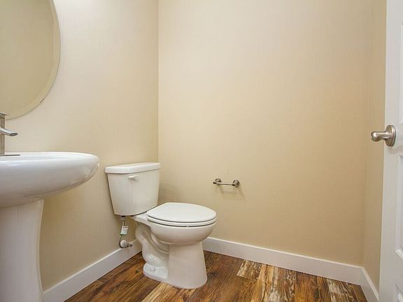 5th image of 14018 Parkview Dr E