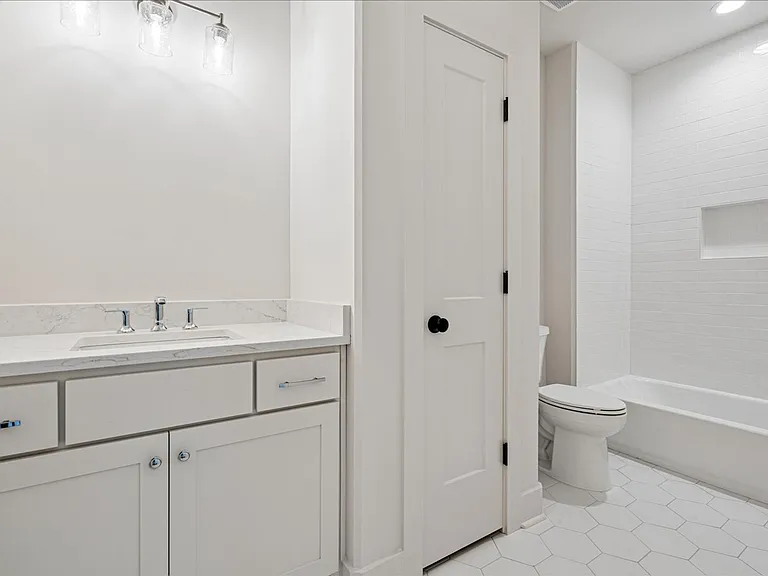 5496 End Village Dr E — Photo 20