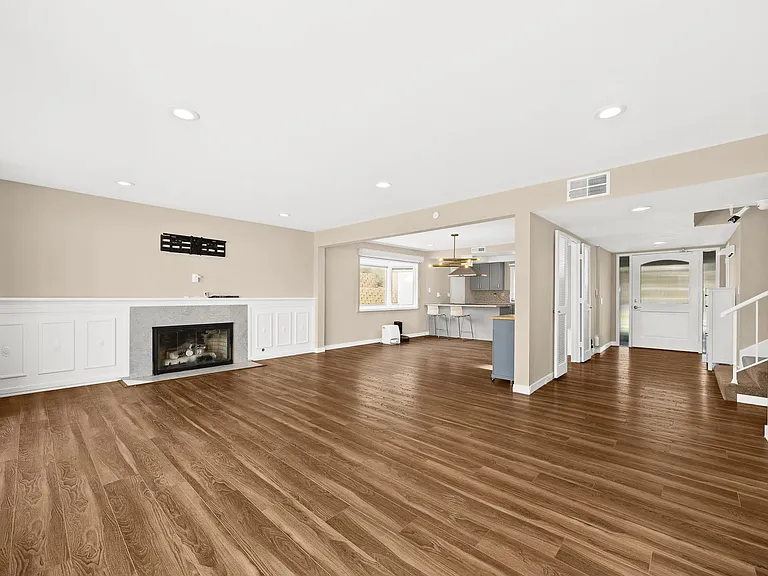 12110 Bowmore Ave — Photo 8