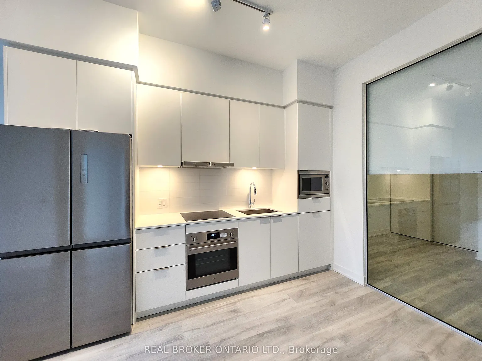 3 bed, $3,000 — Photo 2