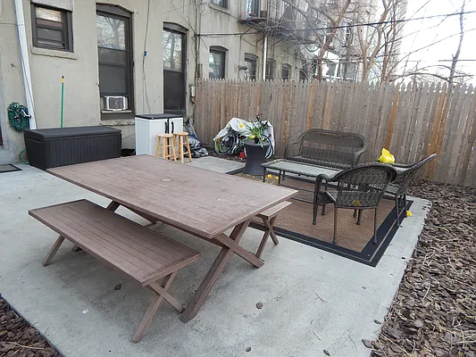 Rented by R New York | media 4