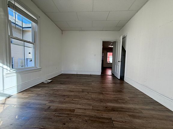 5th image of 8 Cottage St #1