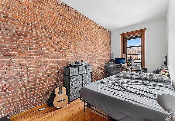5th image of 140 W 76th St APT 4A