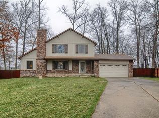 13344 Crane Ridge Dr, Fenton, MI 48430