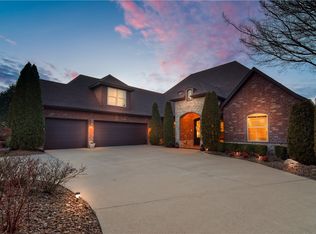 361 N Limestone Dr, Fayetteville, AR 72701