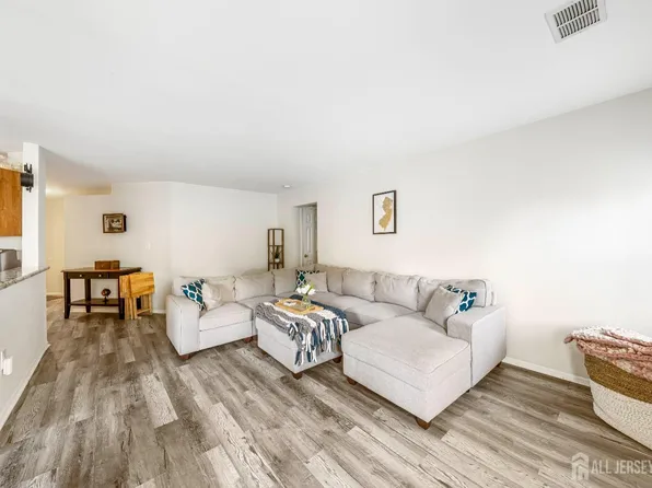 7112 Elm Ct, Monmouth Junction, NJ 08852