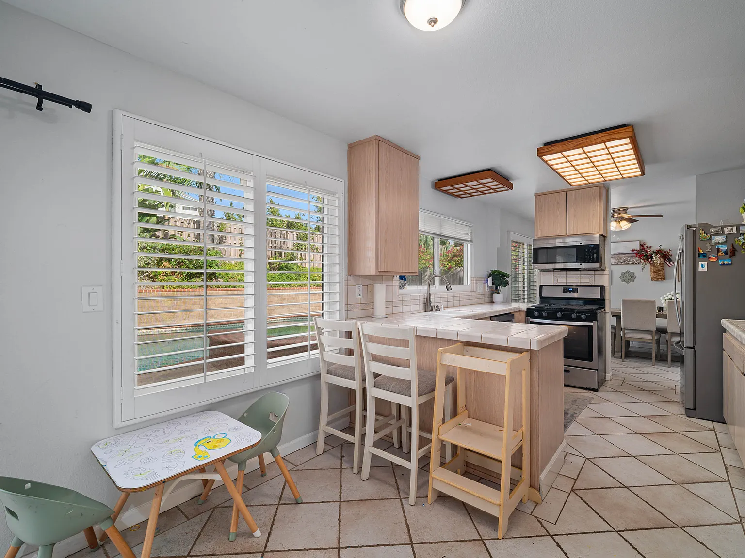 4 bed, 1838 sqft, $4,700 — Photo 2