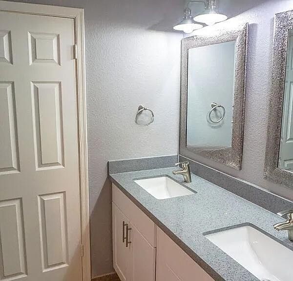 1st image of 129 Willow Village Dr