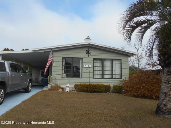 7441 Dinsmore St, Brooksville, FL 34613