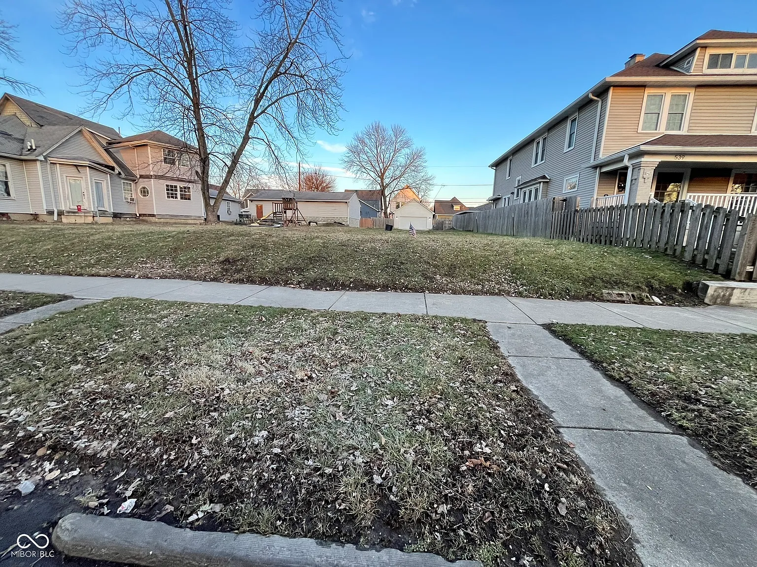 543 Jefferson Ave photo 1